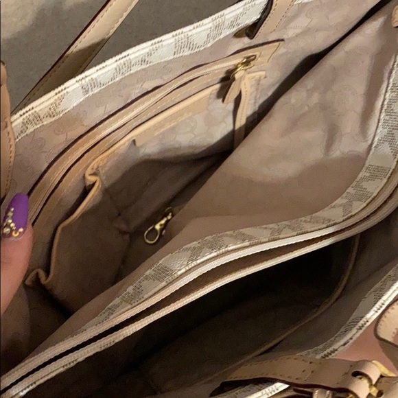 Mk Purse - Picture 2 of 2